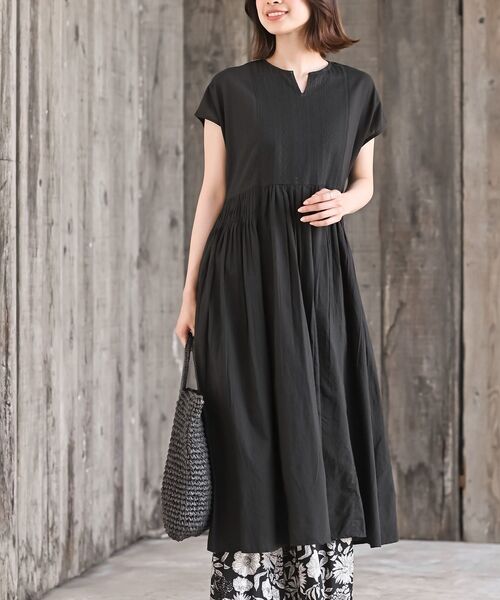 rps（アールピーエス）の「ピンタックフレンチスリーブワンピース（ワンピース・レディース・カーキ/ブラック/パープル・フリー）」の2枚目の写真