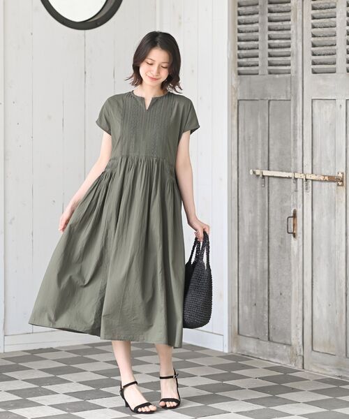 rps（アールピーエス）の「ピンタックフレンチスリーブワンピース（ワンピース・レディース・カーキ/ブラック/パープル・フリー）」の13枚目の写真