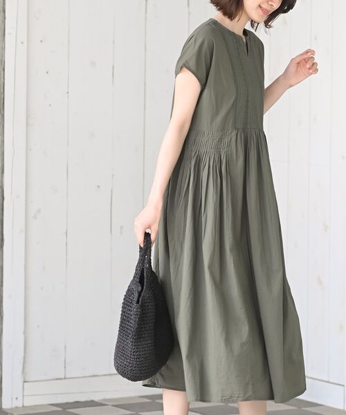 rps（アールピーエス）の「ピンタックフレンチスリーブワンピース（ワンピース・レディース・カーキ/ブラック/パープル・フリー）」の14枚目の写真