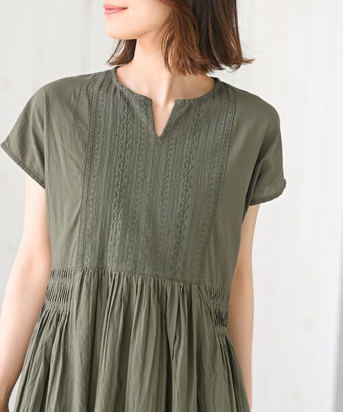 rps（アールピーエス）の「ピンタックフレンチスリーブワンピース（ワンピース・レディース・カーキ/ブラック/パープル・フリー）」の17枚目の写真