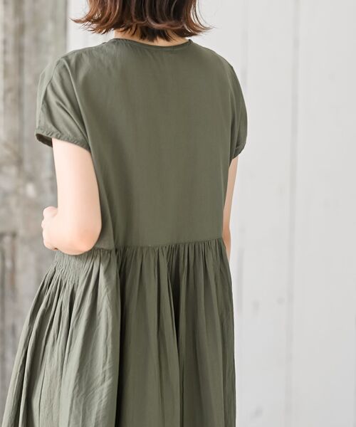 rps（アールピーエス）の「ピンタックフレンチスリーブワンピース（ワンピース・レディース・カーキ/ブラック/パープル・フリー）」の19枚目の写真