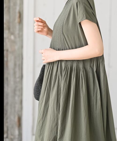 rps（アールピーエス）の「ピンタックフレンチスリーブワンピース（ワンピース・レディース・カーキ/ブラック/パープル・フリー）」の20枚目の写真