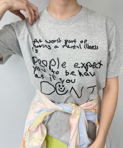 SANSeLF（サンセルフ）の「ハンドライティングTシャツ【SANSeLF】 sanw23s036（Tシャツ/カットソー・レディース・ホワイト/ベージュ/ブラック/グレー・FREE）」の4枚目の写真