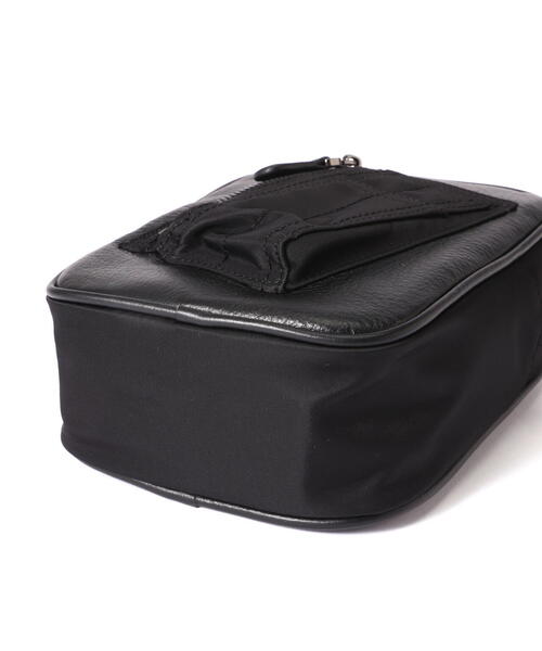 AVIREX（アヴィレックス）の「【直営店限定】NYLON COMBI LEATHER SHOULDER BAG/ ナイロンコンビ レザーショルダーバッグ（ショルダーバッグ・レディース・ブラック・F）」の10枚目の写真