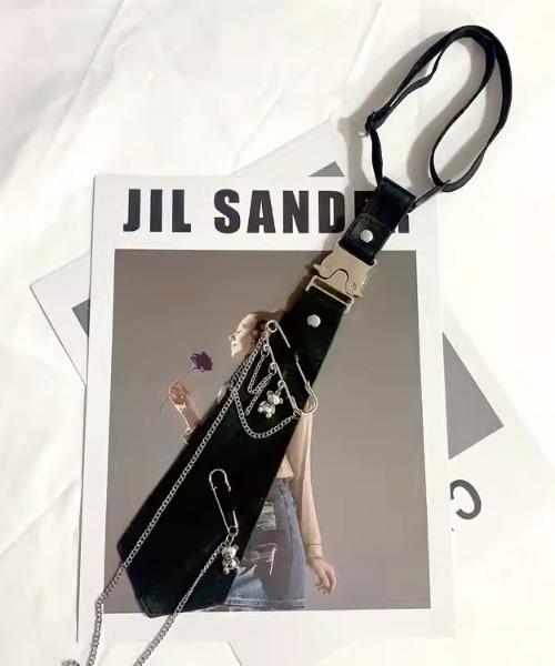 NOVESSEL（ノベセル）の「A'GEM/9 × .kom『NOVESSEL/ノベセル』安全ピン付きネクタイ（ネクタイ・レディース・ブラック・FREE）」の9枚目の写真