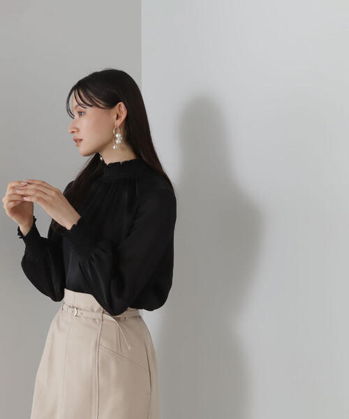 NATURAL BEAUTY BASIC(ナチュラルビューティーベーシック)の「◇シャーリングネックブラウス(シャツ/ブラウス・レディース・ブラック/マジェンタ/オフホワイト/ピンク・SMALL/MEDIUM)」の7枚目の写真
