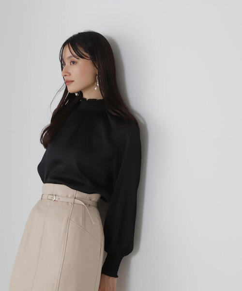 NATURAL BEAUTY BASIC(ナチュラルビューティーベーシック)の「◇シャーリングネックブラウス(シャツ/ブラウス・レディース・ブラック/マジェンタ/オフホワイト/ピンク・SMALL/MEDIUM)」の9枚目の写真