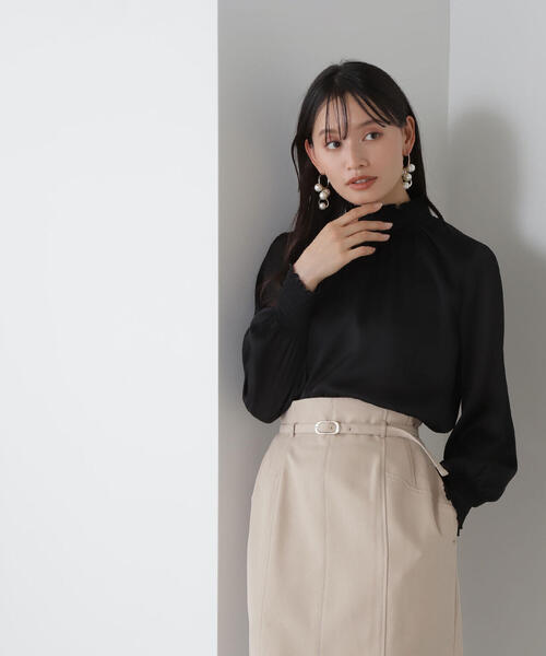 NATURAL BEAUTY BASIC(ナチュラルビューティーベーシック)の「◇シャーリングネックブラウス(シャツ/ブラウス・レディース・ブラック/マジェンタ/オフホワイト/ピンク・SMALL/MEDIUM)」の11枚目の写真