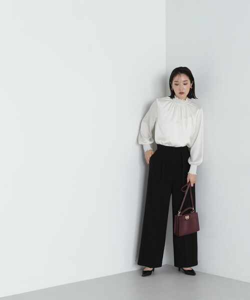 NATURAL BEAUTY BASIC(ナチュラルビューティーベーシック)の「◇シャーリングネックブラウス(シャツ/ブラウス・レディース・ブラック/マジェンタ/オフホワイト/ピンク・SMALL/MEDIUM)」の14枚目の写真