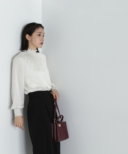 NATURAL BEAUTY BASIC(ナチュラルビューティーベーシック)の「◇シャーリングネックブラウス(シャツ/ブラウス・レディース・ブラック/マジェンタ/オフホワイト/ピンク・SMALL/MEDIUM)」の15枚目の写真