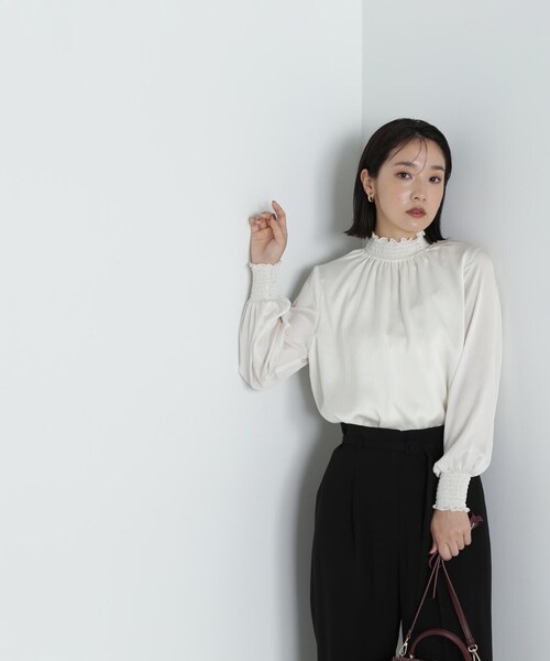NATURAL BEAUTY BASIC(ナチュラルビューティーベーシック)の「◇シャーリングネックブラウス(シャツ/ブラウス・レディース・ブラック/マジェンタ/オフホワイト/ピンク・SMALL/MEDIUM)」の17枚目の写真