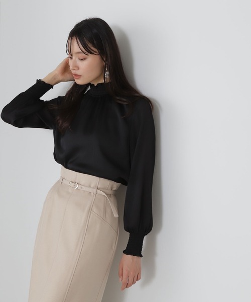 NATURAL BEAUTY BASIC(ナチュラルビューティーベーシック)の「◇シャーリングネックブラウス(シャツ/ブラウス・レディース・ブラック/マジェンタ/オフホワイト/ピンク・SMALL/MEDIUM)」の3枚目の写真