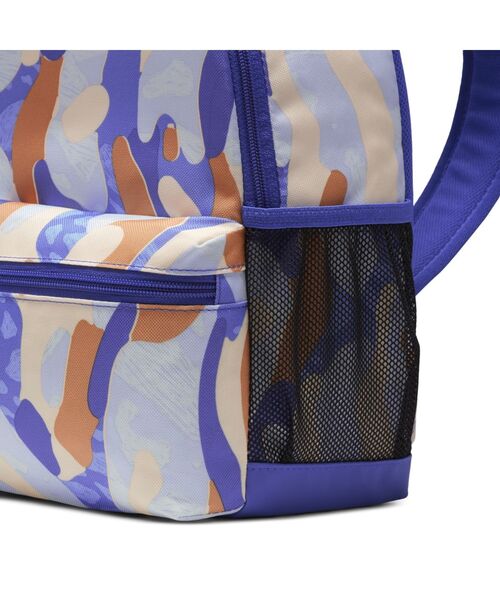 NIKE(ナイキ)の「ナイキ ブラジリア JDI キッズ ミニ バックパック (11L) / Nike Brasilia JDI Kids' Mini Backpack (11L)(バックパック/リュック・キッズ・ロイヤルブルー/ダークグリーン・ONE SIZE)」の14枚目の写真