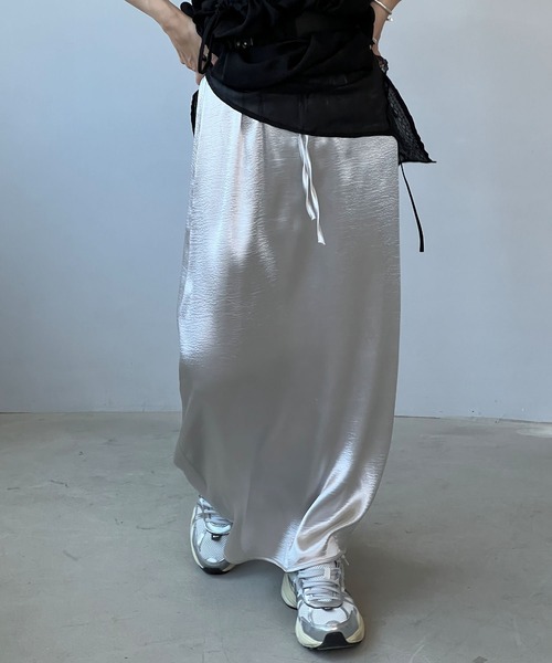 chuclla(チュクラ)の「サテン シャイニーフレア マキシスカート chw23a064(スカート・レディース・シルバー・M/S)」の21枚目の写真