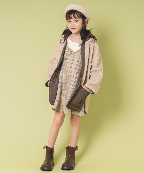 URBAN CHERRY（アーバンチェリー）の「【おうちで洗える】ロングボア切り替えキルティングコート（ブルゾン・キッズ・ブラウン/カーキ/ブラック・110cm/120cm/130cm/140cm/150cm）」の4枚目の写真