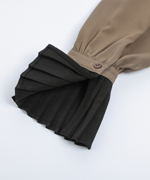 La-gemme(ラジェム)の「プリーツ切換えワンピース(ワンピース・レディース・ブラック系/ブラウン系/ベージュ系その他/ブルー系その他・フリー)」の13枚目の写真