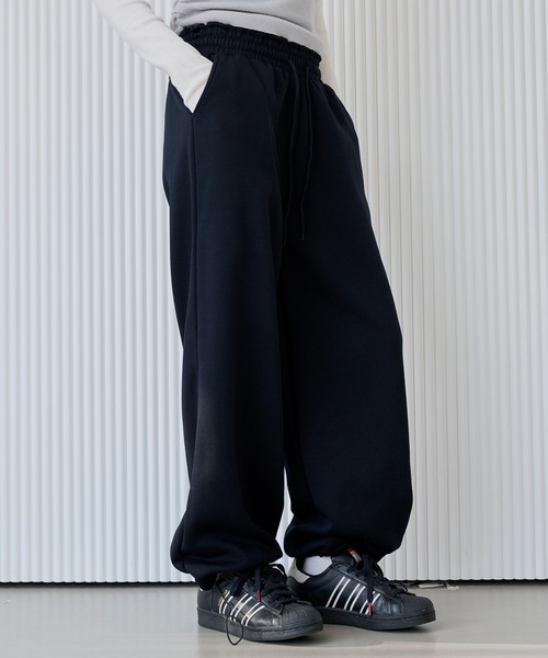 UNE MANSION（ユヌマンション）の「【男女兼用ユニセックス】【 足長効果あり】【起毛仕様】【パンツストリングで調節可能】足長美脚シルエットワイドストレートストリング起毛スウェットパンツ（スウェットパンツ・レディース・グリーン/ピンク/グレー/ブラック/ライトグレー/ネイビー/ライトピンク・FREE）」の5枚目の写真