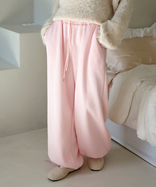 UNE MANSION（ユヌマンション）の「【男女兼用ユニセックス】【 足長効果あり】【起毛仕様】【パンツストリングで調節可能】足長美脚シルエットワイドストレートストリング起毛スウェットパンツ（スウェットパンツ・レディース・グリーン/ピンク/グレー/ブラック/ライトグレー/ネイビー/ライトピンク・FREE）」の7枚目の写真