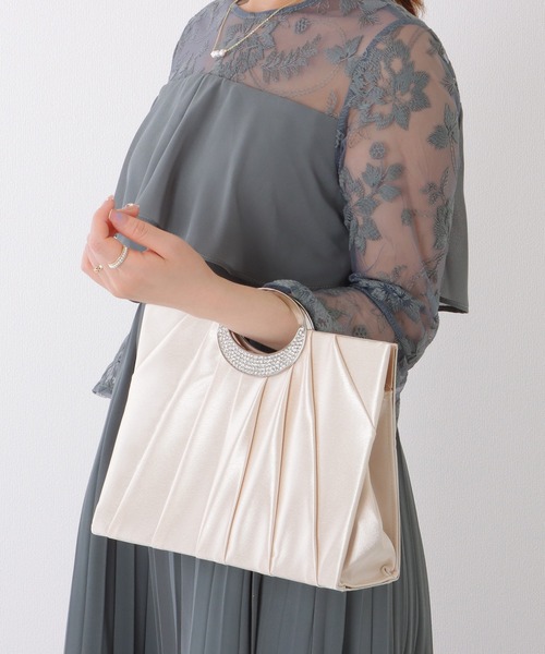 Lace Ladies(レースレディース)の「メタル ハンドル ビジュー付き スクエア ハンド バッグ(クラッチバッグ・レディース・ブラック/ベージュ・FREE)」の16枚目の写真