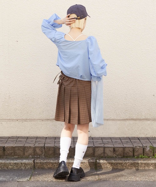 w closet（ダブルクローゼット）の「【２WAY】リボンレース付きギンガムプルオーバー（シャツ/ブラウス・レディース・ブラック/サックスブルー/オフホワイト・FREE）」の7枚目の写真