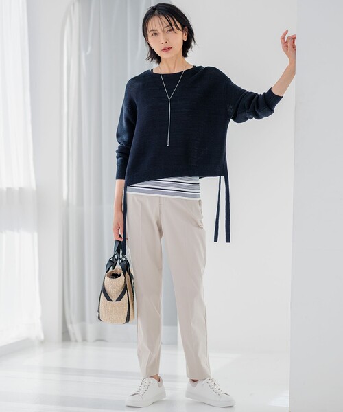 23区 L（ニジュウサンクオオキイサイズ）の「【洗える】コットンサテンストレッチ テーパードパンツ（その他パンツ・レディース・ベージュ系/ネイビー系/ホワイト系・50/48/46/44）」の22枚目の写真