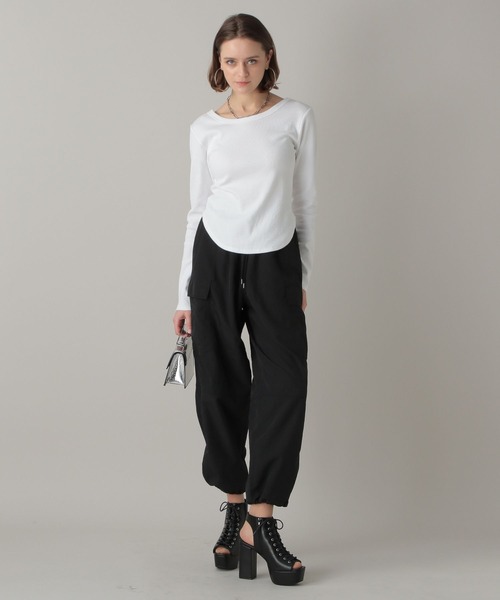 FOREVER 21（フォーエバー トゥエンティーワン）の「【2024SS】バックオープンカットプルオーバー（Tシャツ/カットソー・レディース・ブラック×ホワイト/オフホワイト/ブラック・SMALL/MEDIUM）」の18枚目の写真