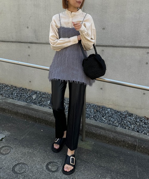 audrey and john wad（オードリーアンドジョンワッド）の「フェイクレザーセミフレアパンツ（その他パンツ・レディース・ベージュ/アイボリー/ブラック・S/M）」の17枚目の写真