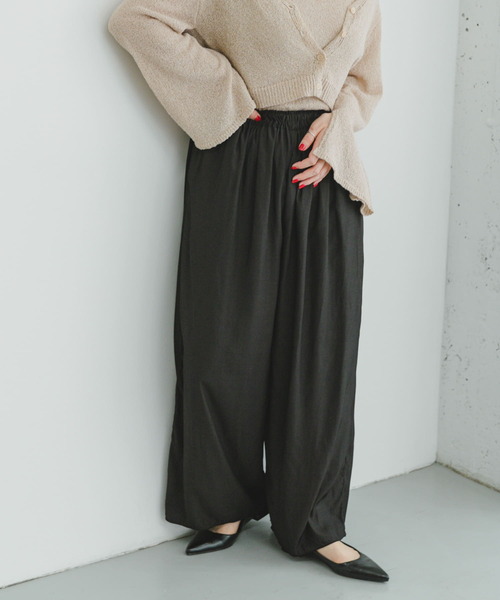 ITEMS URBANRESEARCH(アイテムズ アーバンリサーチ)の「カッセンフレアイージーパンツ(その他パンツ・レディース・グレー系その他/ブラック/ブラウン系その他・FREE)」の2枚目の写真