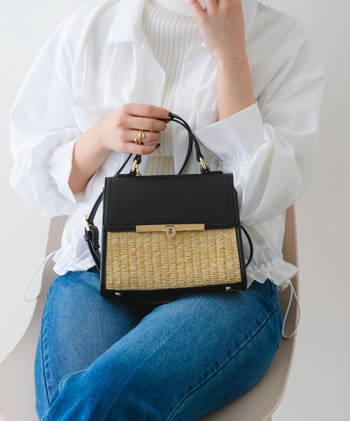 RODE SKO（ロデスコ）の「ラタン風フラップショルダーバッグ（ショルダーバッグ・レディース・ブラック/キャメル・ONE）」の3枚目の写真