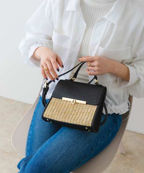 RODE SKO（ロデスコ）の「ラタン風フラップショルダーバッグ（ショルダーバッグ・レディース・ブラック/キャメル・ONE）」の4枚目の写真