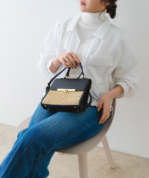 RODE SKO（ロデスコ）の「ラタン風フラップショルダーバッグ（ショルダーバッグ・レディース・ブラック/キャメル・ONE）」の5枚目の写真