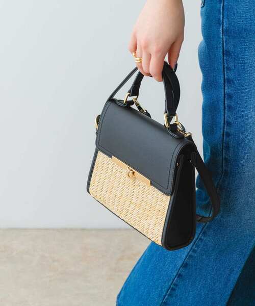 RODE SKO（ロデスコ）の「ラタン風フラップショルダーバッグ（ショルダーバッグ・レディース・ブラック/キャメル・ONE）」の6枚目の写真