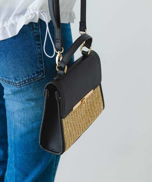 RODE SKO（ロデスコ）の「ラタン風フラップショルダーバッグ（ショルダーバッグ・レディース・ブラック/キャメル・ONE）」の7枚目の写真