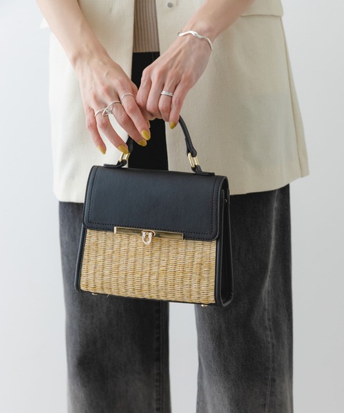 RODE SKO（ロデスコ）の「ラタン風フラップショルダーバッグ（ショルダーバッグ・レディース・ブラック/キャメル・ONE）」の12枚目の写真