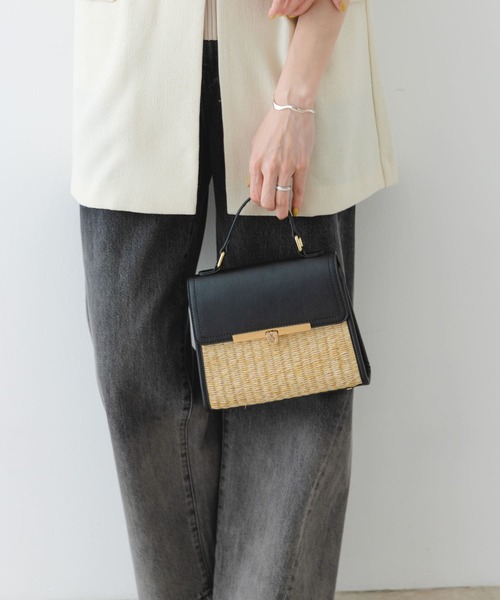 RODE SKO（ロデスコ）の「ラタン風フラップショルダーバッグ（ショルダーバッグ・レディース・ブラック/キャメル・ONE）」の13枚目の写真