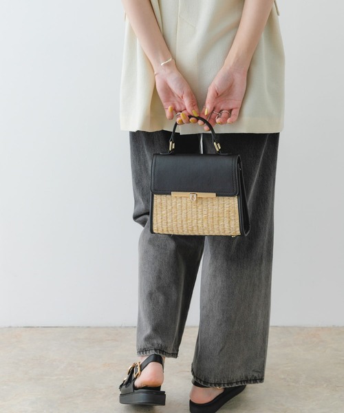 RODE SKO（ロデスコ）の「ラタン風フラップショルダーバッグ（ショルダーバッグ・レディース・ブラック/キャメル・ONE）」の15枚目の写真