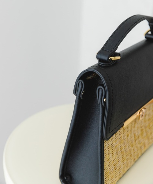 RODE SKO（ロデスコ）の「ラタン風フラップショルダーバッグ（ショルダーバッグ・レディース・ブラック/キャメル・ONE）」の19枚目の写真