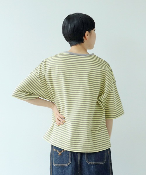 PAR ICI（パーリッシィ）の「ボーダー配色バインダー 5分袖BIG Tシャツ（Tシャツ/カットソー・レディース・グリーン/ピンク系その他/サックスブルー/ブラック/ライトブルー/オレンジ/イエロー/カーキ/マスタード/ダークブラウン/グリーン系その他/ピンク系その他2・FREE）」の16枚目の写真