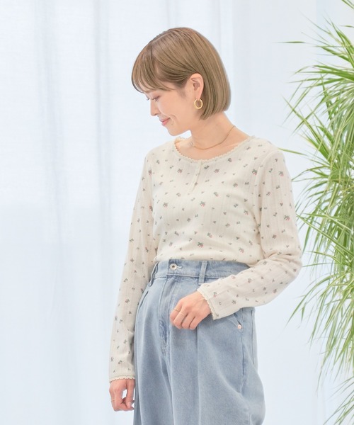 earth music&ecology（アースミュージックアンドエコロジー）の「アイレットジャガードタイトプルオーバー（Tシャツ/カットソー・レディース・ブルー/杢グレー/アイボリー/レッド・FREE）」の4枚目の写真