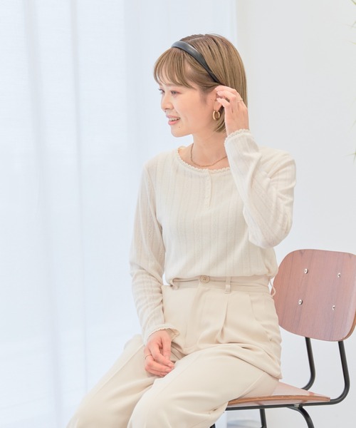 earth music&ecology（アースミュージックアンドエコロジー）の「アイレットジャガードタイトプルオーバー（Tシャツ/カットソー・レディース・ブルー/杢グレー/アイボリー/レッド・FREE）」の2枚目の写真