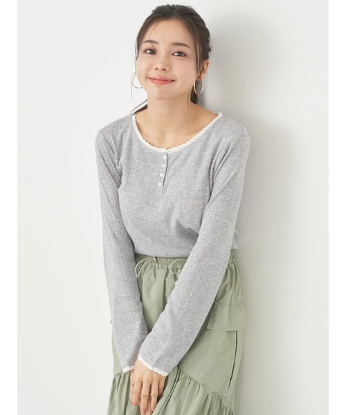 earth music&ecology（アースミュージックアンドエコロジー）の「アイレットジャガードタイトプルオーバー（Tシャツ/カットソー・レディース・ブルー/杢グレー/アイボリー/レッド・FREE）」の6枚目の写真