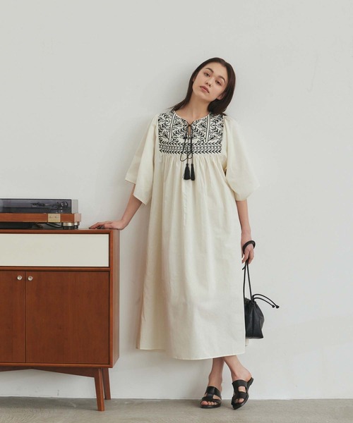 Edit Sheen（エディットシーン）の「エスニック刺繍ワンピース（ワンピース・レディース・ホワイト/ブルー・M）」の12枚目の写真