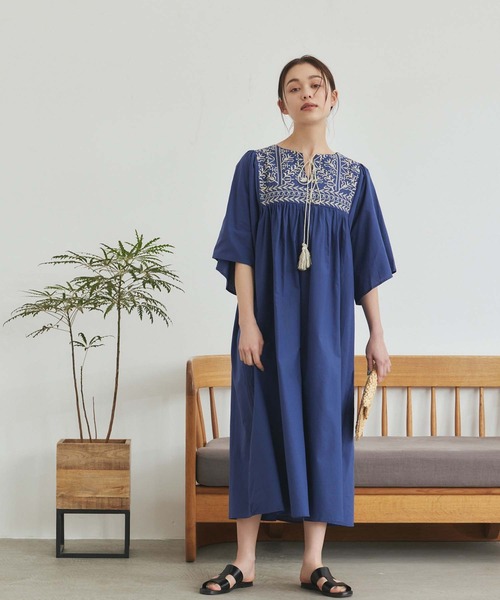 Edit Sheen（エディットシーン）の「エスニック刺繍ワンピース（ワンピース・レディース・ホワイト/ブルー・M）」の17枚目の写真