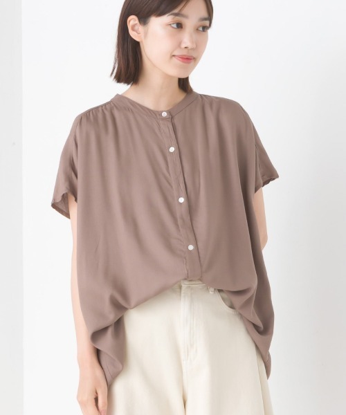 OMNES(オムネス)の「レーヨンフレンチスリーブバンドカラーシャツ(シャツ/ブラウス・レディース・ホワイト系その他/ブラック/ブラック系その他/モカ/ブラウン系その他/ブルー系その他/ブラック系その他2/ブルー系その他2/ネイビー系・FREE)」の6枚目の写真