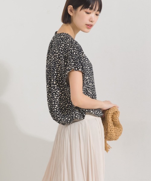 OMNES(オムネス)の「レーヨンフレンチスリーブバンドカラーシャツ(シャツ/ブラウス・レディース・ホワイト系その他/ブラック/ブラック系その他/モカ/ブラウン系その他/ブルー系その他/ブラック系その他2/ブルー系その他2/ネイビー系・FREE)」の21枚目の写真