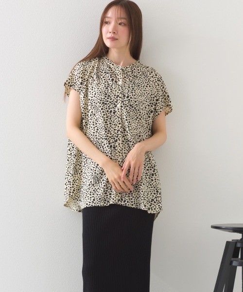 OMNES（オムネス）の「レーヨンフレンチスリーブバンドカラーシャツ（シャツ/ブラウス・レディース・ブラック/ブラウン系その他/ブラック系その他/モカ/ブルー系その他/ホワイト系その他/ブラック系その他2/ブルー系その他2/ネイビー系・FREE）」の12枚目の写真