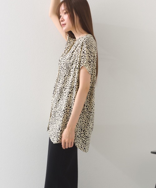 OMNES（オムネス）の「レーヨンフレンチスリーブバンドカラーシャツ（シャツ/ブラウス・レディース・ブラック/ブラウン系その他/ブラック系その他/モカ/ブルー系その他/ホワイト系その他/ブラック系その他2/ブルー系その他2/ネイビー系・FREE）」の13枚目の写真