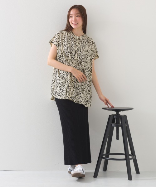 OMNES（オムネス）の「レーヨンフレンチスリーブバンドカラーシャツ（シャツ/ブラウス・レディース・ブラック/ブラウン系その他/ブラック系その他/モカ/ブルー系その他/ホワイト系その他/ブラック系その他2/ブルー系その他2/ネイビー系・FREE）」の15枚目の写真