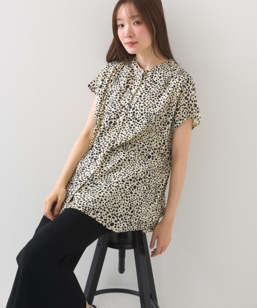 OMNES（オムネス）の「レーヨンフレンチスリーブバンドカラーシャツ（シャツ/ブラウス・レディース・ブラック/ブラウン系その他/ブラック系その他/モカ/ブルー系その他/ホワイト系その他/ブラック系その他2/ブルー系その他2/ネイビー系・FREE）」の16枚目の写真