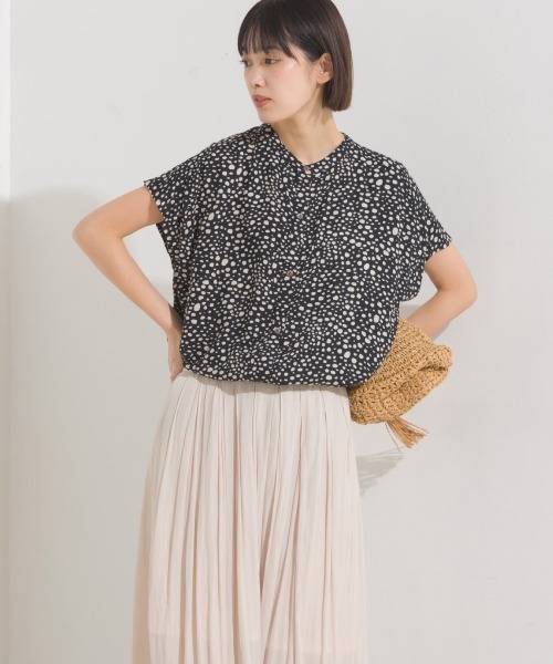 OMNES（オムネス）の「レーヨンフレンチスリーブバンドカラーシャツ（シャツ/ブラウス・レディース・ブラック/ブラウン系その他/ブラック系その他/モカ/ブルー系その他/ホワイト系その他/ブラック系その他2/ブルー系その他2/ネイビー系・FREE）」の22枚目の写真